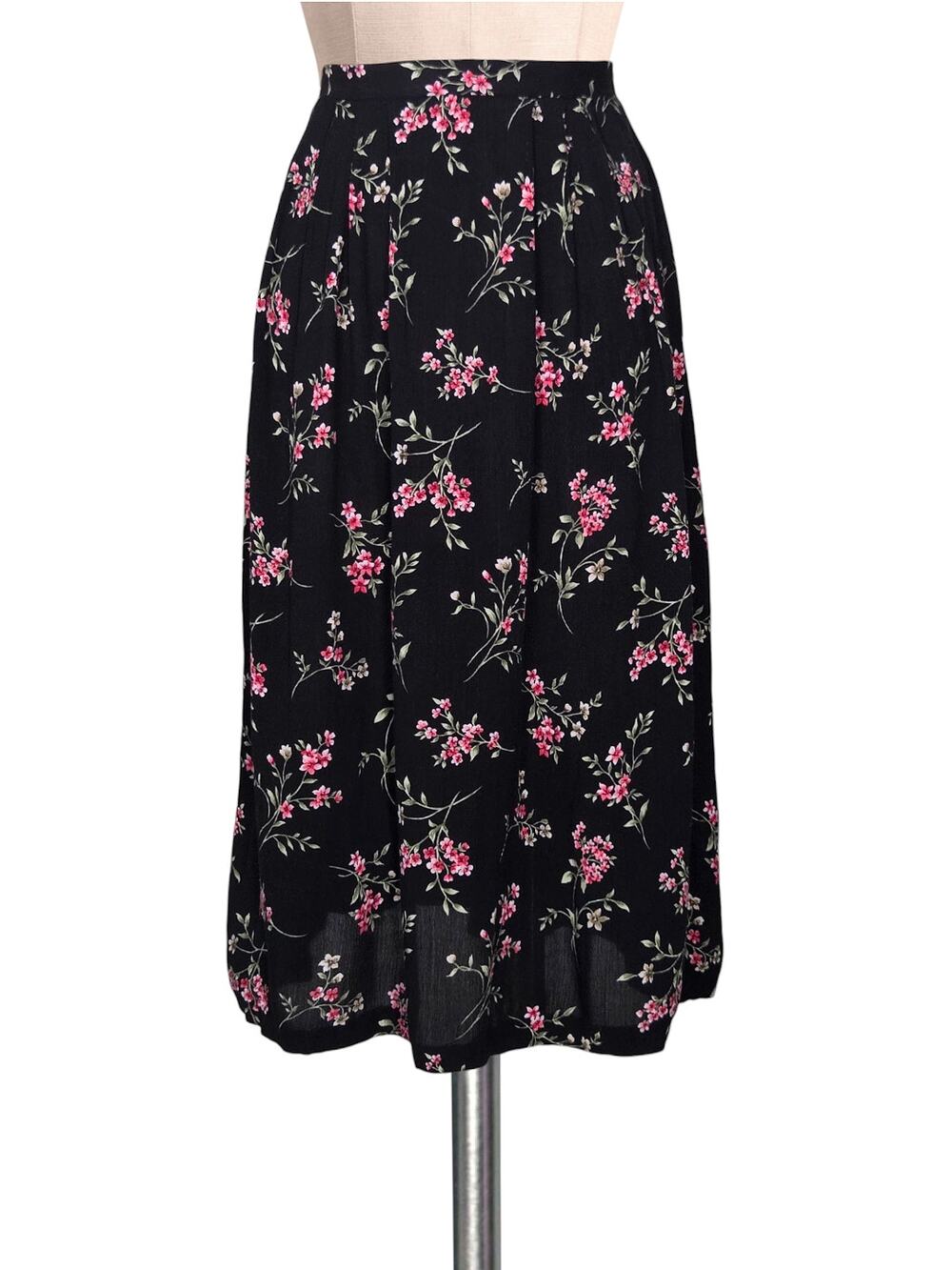 Vintage 90's Ilyza Black Floral 100% Rayon Below Knee Skirt M